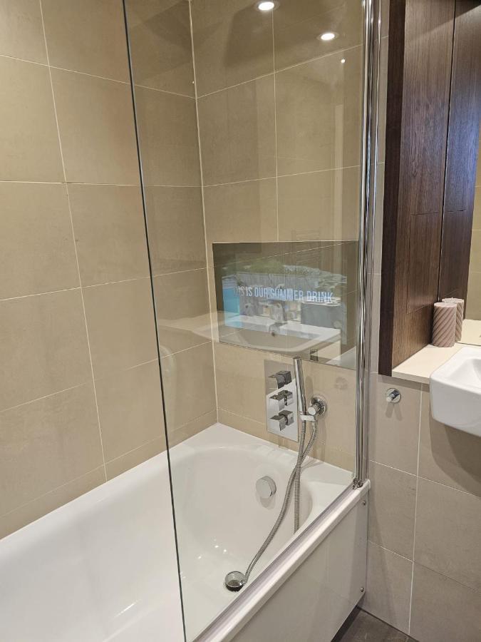 2 Bed Luxurious Apartments Canary Wharf Londres Exterior foto