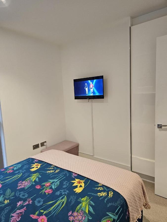 2 Bed Luxurious Apartments Canary Wharf Londres Exterior foto