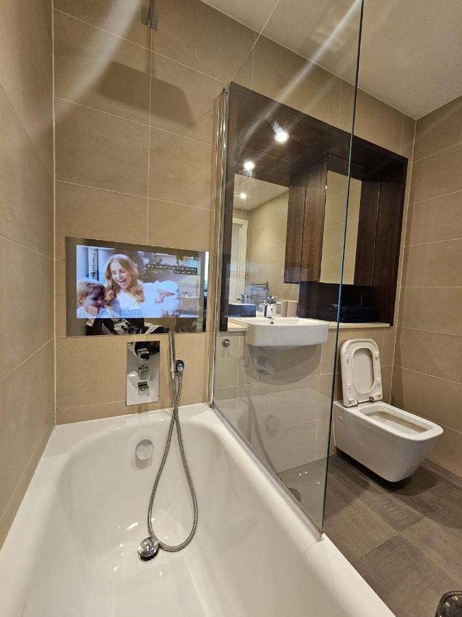 2 Bed Luxurious Apartments Canary Wharf Londres Exterior foto