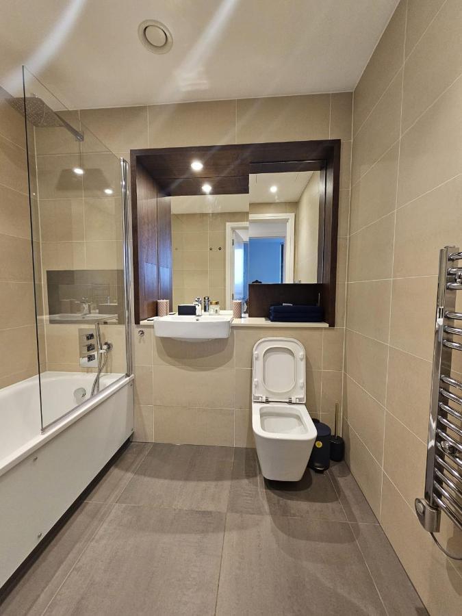 2 Bed Luxurious Apartments Canary Wharf Londres Exterior foto