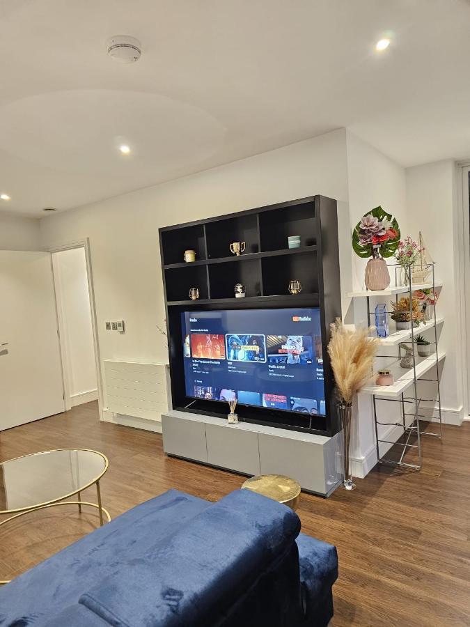 2 Bed Luxurious Apartments Canary Wharf Londres Exterior foto