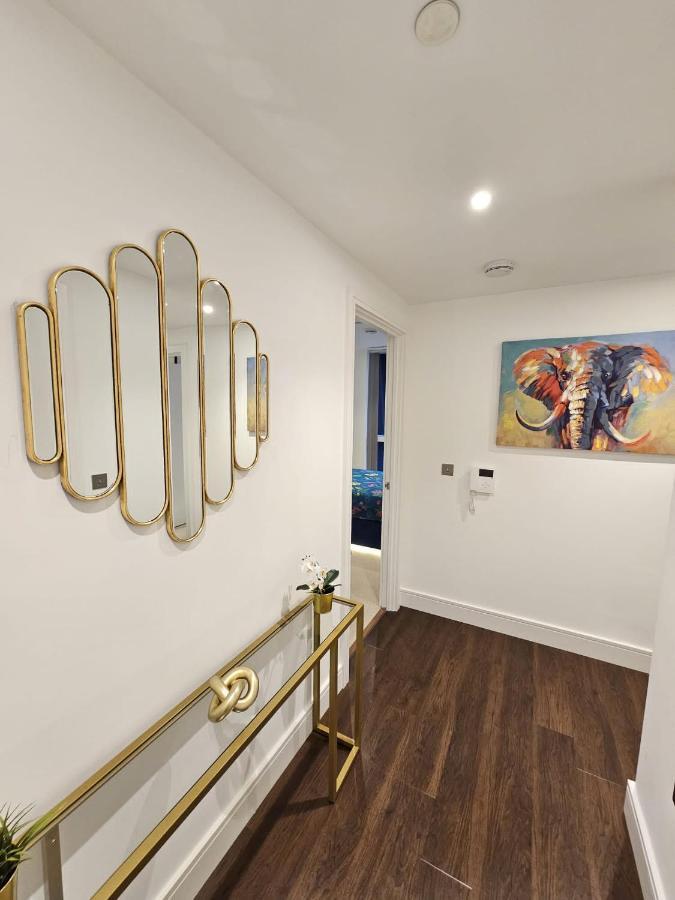 2 Bed Luxurious Apartments Canary Wharf Londres Exterior foto